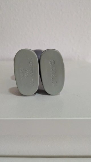 Muñeco gris KAWS de 20 cm