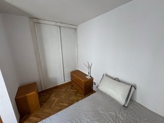 Se alquila habitación