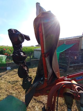 Segadora khun tractor