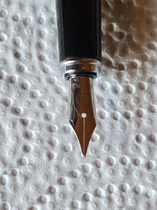 Bolígrafos negros con diseño plateado