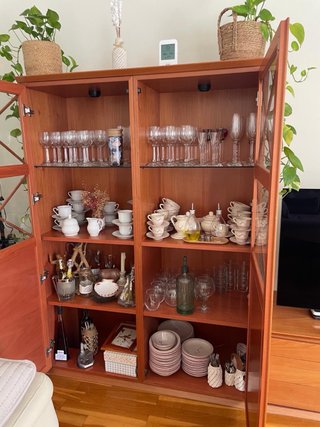 Mueble de haya teñido de cerezo de comedor