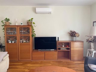 Mueble de haya teñido de cerezo de comedor