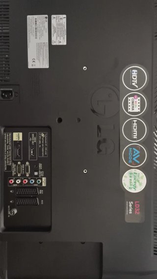 TV LCD LG 32' con piedistallo