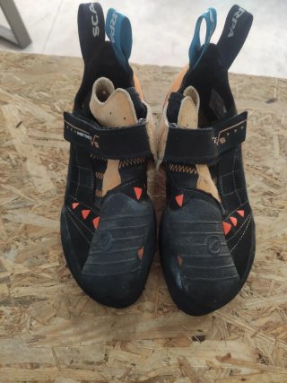 Pies de gato Scarpa Instinct Vs