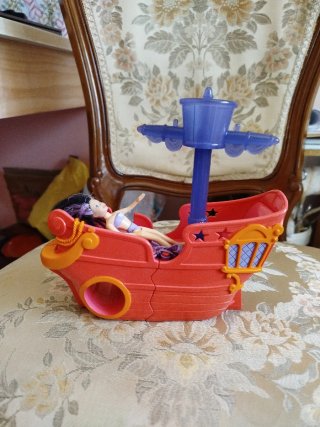 Barco Polly Pocket con Muñeca