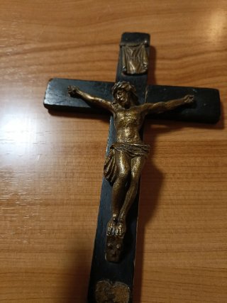 Crucifijo antiguo de bronce