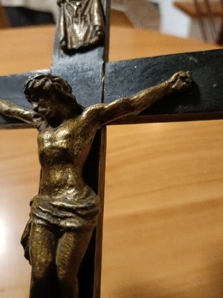 Crucifijo antiguo de bronce