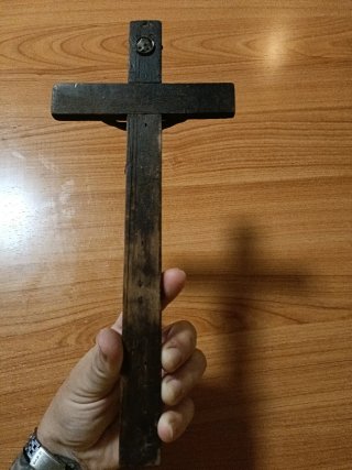 Crucifijo antiguo de bronce