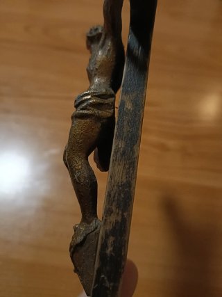 Crucifijo antiguo de bronce