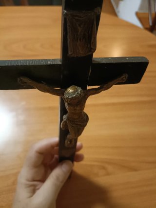 Crucifijo antiguo de bronce