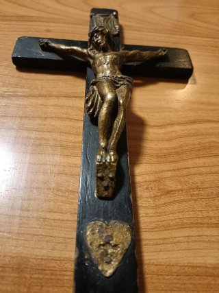 Crucifijo antiguo de bronce