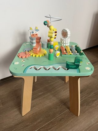 Mesa de actividades infantil de madera