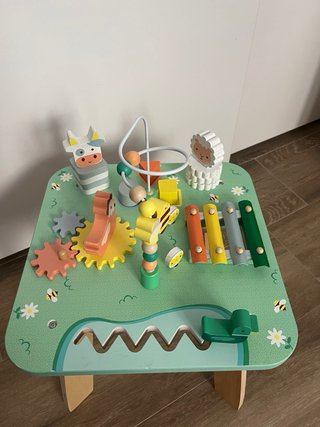Mesa de actividades infantil de madera
