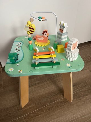 Mesa de actividades infantil de madera