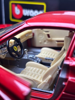 Ferrari GTO (1984) Bburago 1:18 Die-cast con scato