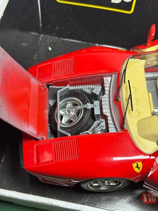 Ferrari GTO (1984) Bburago 1:18 Die-cast con scato