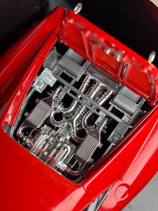 Ferrari GTO (1984) Bburago 1:18 Die-cast con scato