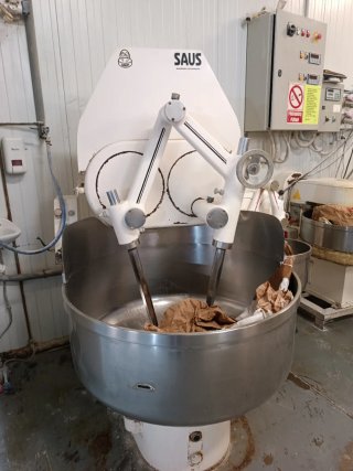 Amasadora industrial SAUS. 120 kg.