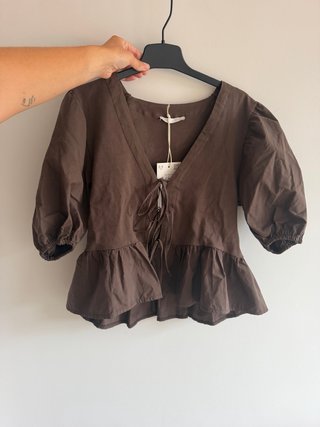 Blusa Zara manga abullonada y volantes
