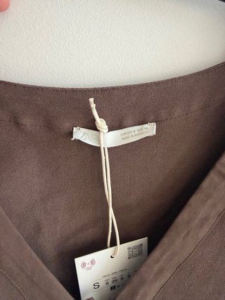 Blusa Zara manga abullonada y volantes