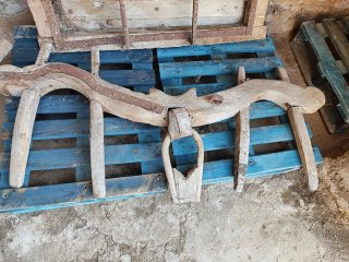 Yugo de madera antiguo