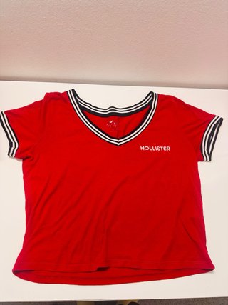 Camiseta Hollister Roja Cuello V