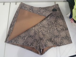 Minifalda pantalón estampado serpiente