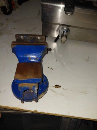 Tornillo de mesa azul