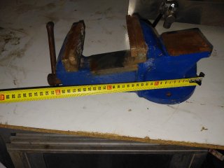 Tornillo de mesa azul