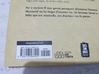 Libro El meu germa persegueix dinosaures
