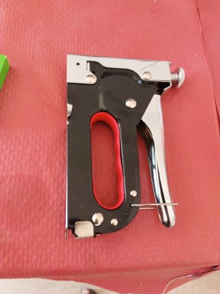 Grapadora para textil y madera