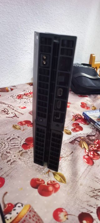 PS4 + 2 Mandos + 2 Juegos