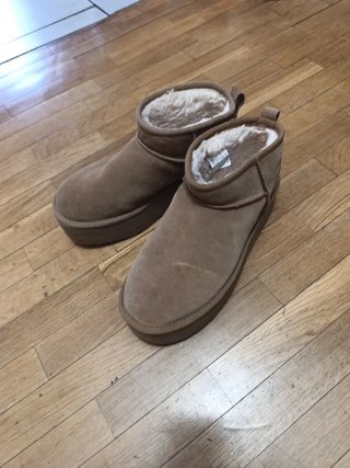Botas UGG de piel beige/marrón