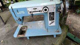 Máquina de coser Alfa