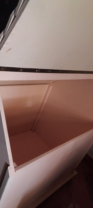 Baúl infantil de madera y plástico
