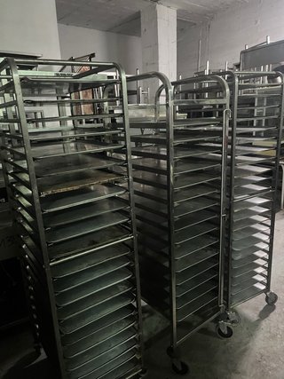Carro acero inox con bandejas 380€/ud