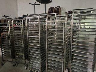 Carro acero inox con bandejas 380€/ud