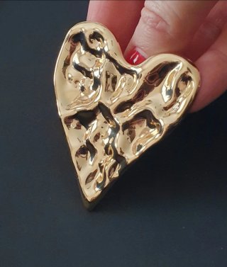 Broche Corazón Dorado Martillado