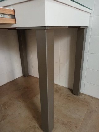 Mesa cocina de madera, patas metálicas y cristal
