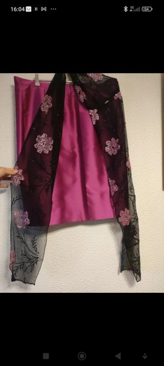 Conjunto de blusa y falda de fiesta