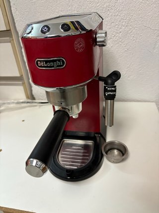 Cafetera De'Longhi Dedica Roja
