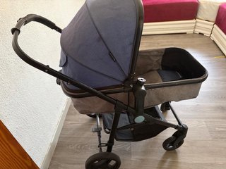 Carro de bebé gris y azul