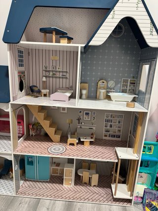 Casita de juguete de madera