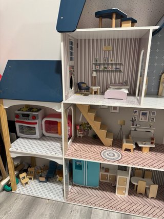 Casita de juguete de madera