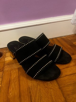 Sandalias tacón negras piel detalle dorado T36