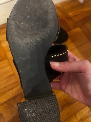 Sandalias tacón negras piel detalle dorado T36
