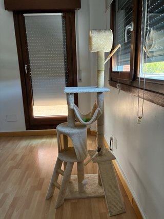 Arbol rascador para gatos beige