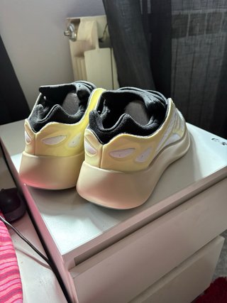 Adidas Yeezy 700 Beige/Amarillo