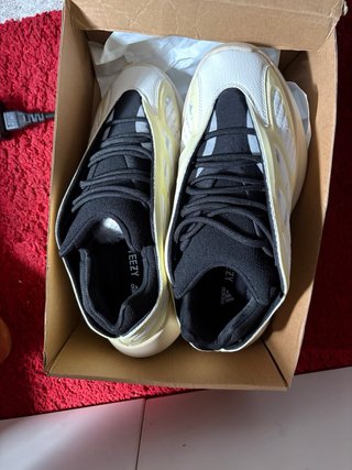 Adidas Yeezy 700 Beige/Amarillo