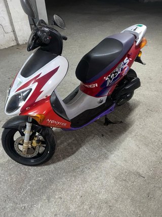 Honda AF49E Scooter Roja y Blanca